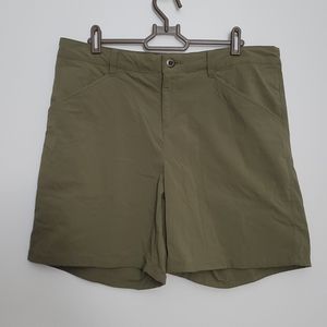 Patagonia Quandary Shorts 7 inch in Fatigue Green